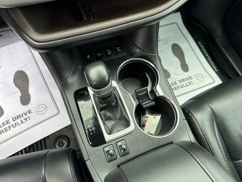 Used 2019 Toyota Highlander XLE image 24