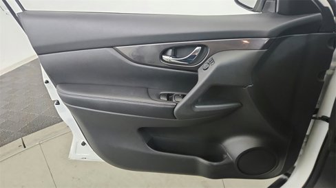 Used 2019 Nissan Rogue SV image 22