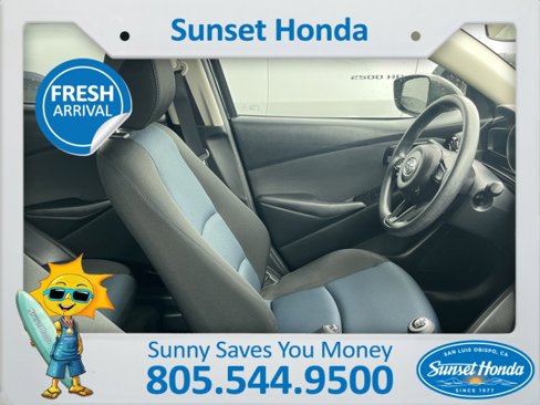 Used 2019 Toyota Yaris L image 3