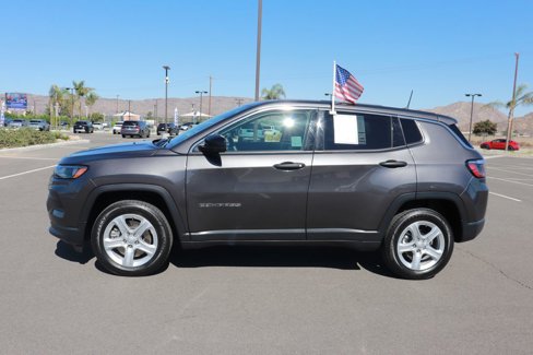 Used 2023 Jeep Compass Sport image 7