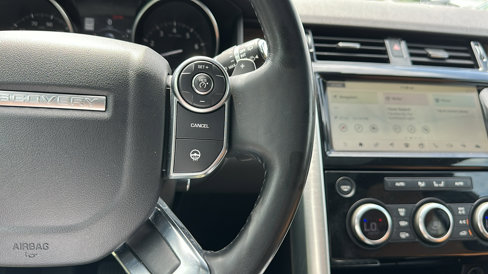 Used 2017 Land Rover Discovery HSE image 17