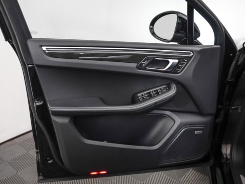 Certified 2022 Porsche Macan S image 25
