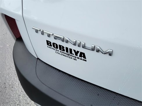 Used 2020 Ford Escape Titanium image 13