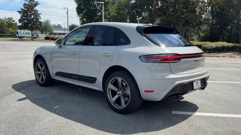 Certified 2024 Porsche Macan image 6