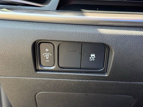 Used 2024 Kia Sorento S image 8