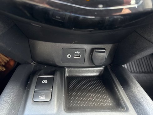 Used 2020 Nissan Rogue SV w/ Premium Package image 21
