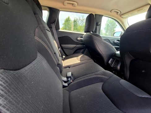 Used 2015 Jeep Cherokee Latitude w/ Comfort/Convenience Group image 10