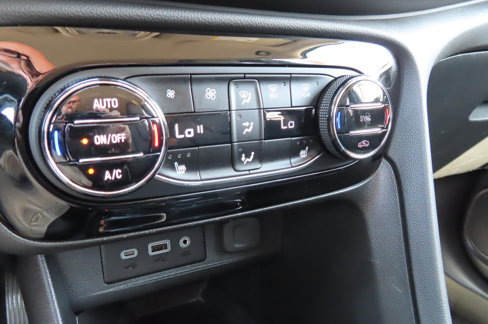 Used 2023 Buick Encore GX Select image 23