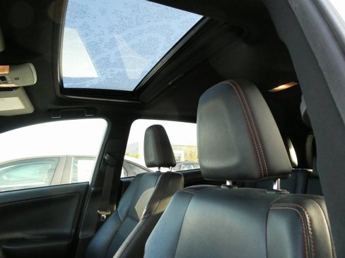 Used 2016 Toyota RAV4 SE image 30