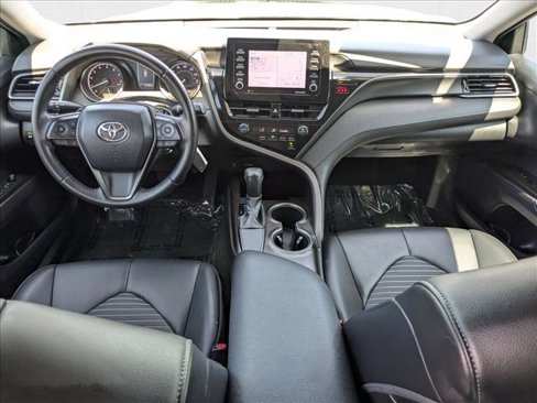 Used 2021 Toyota Camry SE image 18