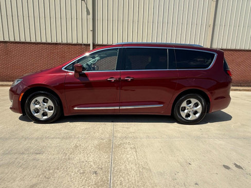 Used 2017 Chrysler Pacifica Touring-L Plus image 2