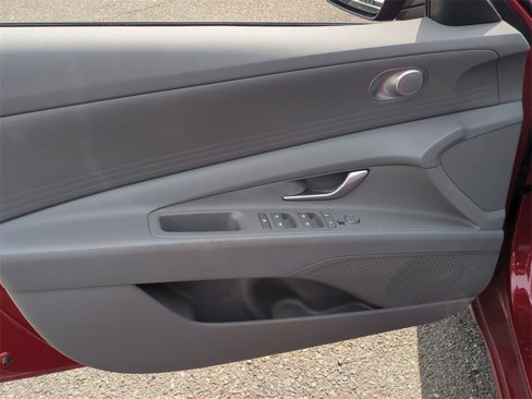 Certified 2024 Hyundai Elantra SE image 10
