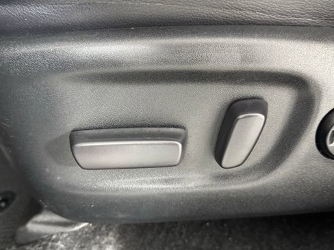 Used 2018 Toyota RAV4 SE image 24