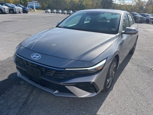 Used 2025 Hyundai Elantra SEL image 8