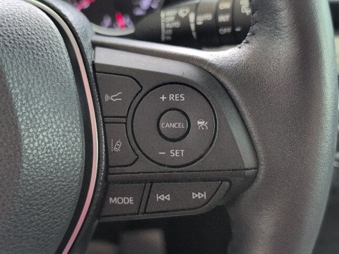 Used 2020 Toyota RAV4 XLE Premium image 29
