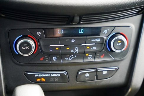 Used 2019 Ford Escape SE image 18