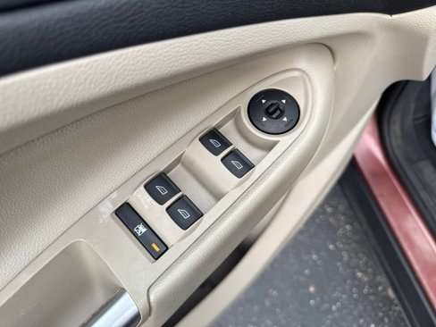Used 2018 Ford Escape SE image 11