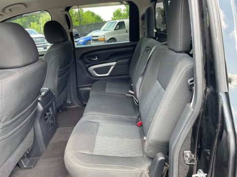 Used 2017 Nissan Titan SV image 21