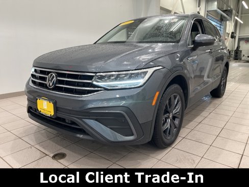 Used 2023 Volkswagen Tiguan SE w/ Panoramic Sunroof Package image 3