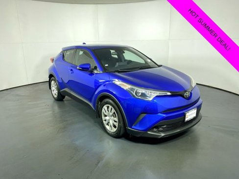 Used 2019 Toyota C-HR XLE image 3