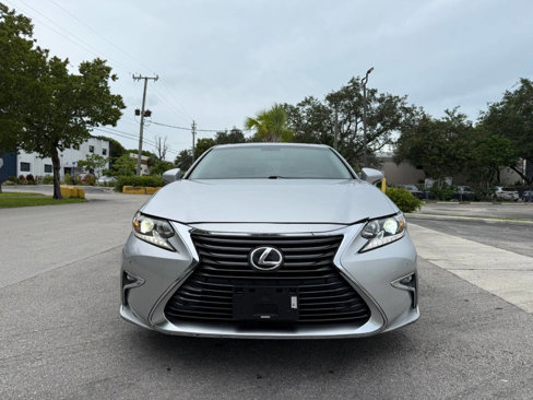 Used 2016 Lexus ES 350 w/ Navigation System Package image 2