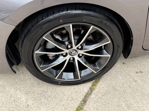Used 2015 Toyota Camry XLE w/ Moonroof Package image 9