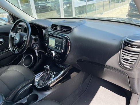 Used 2015 Kia Soul + image 17