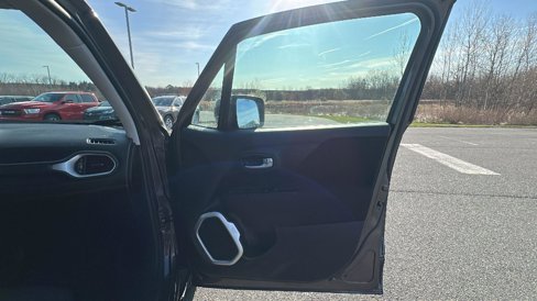Used 2021 Jeep Renegade Latitude w/ Convenience Group image 17