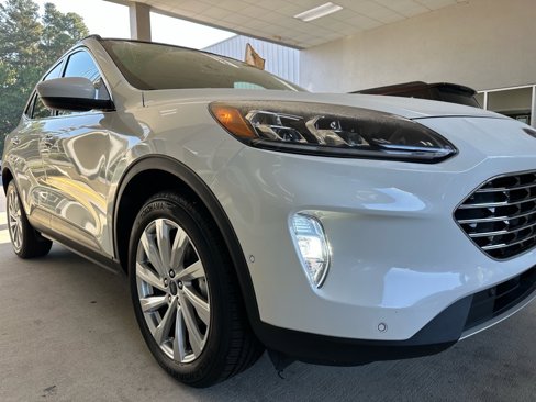 Certified 2021 Ford Escape Titanium w/ Titanium Elite Package image 8