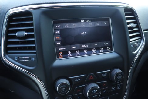 Used 2021 Jeep Grand Cherokee Laredo image 29