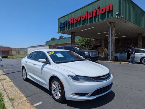 Used 2015 Chrysler 200 Limited w/ Convenience Group image 1