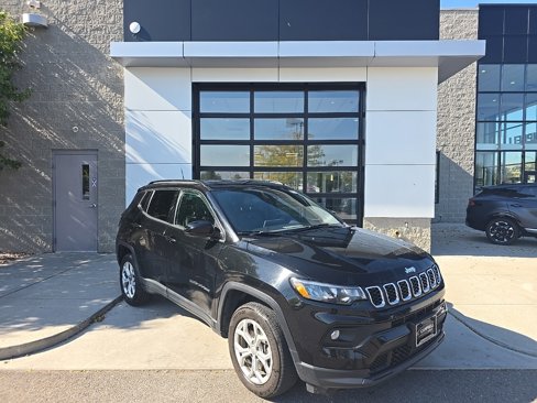 Used 2024 Jeep Compass Latitude image 1