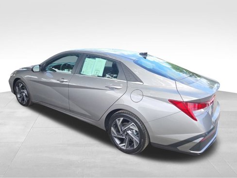 Certified 2024 Hyundai Elantra SEL w/ Convenience Package image 4