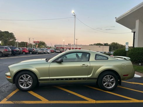 Used 2005 Ford Mustang Coupe image 4