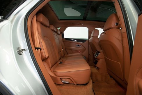 Used 2023 Bentley Bentayga Plug-In Hybrid image 64