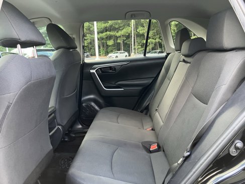 Used 2021 Toyota RAV4 LE image 32