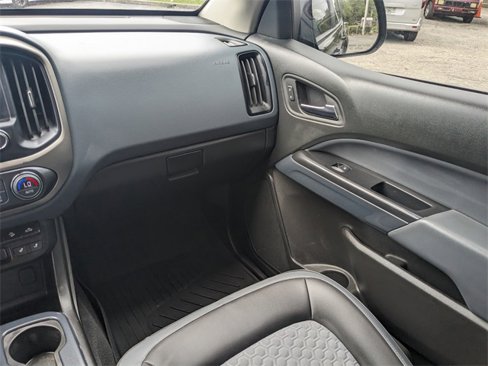 Used 2022 Chevrolet Colorado Z71 w/ Z71 Midnight Edition image 17
