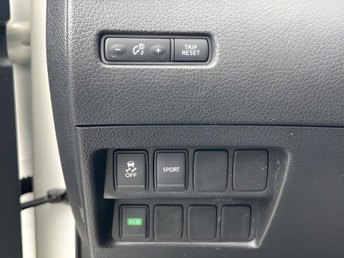 Used 2016 Nissan Rogue SV image 26