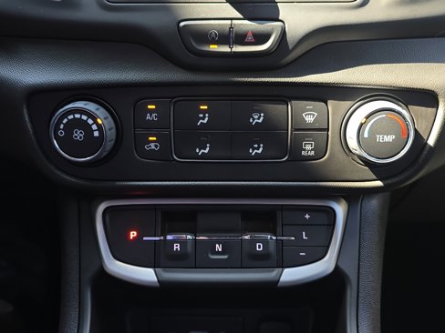 Used 2022 GMC Terrain SLE image 16