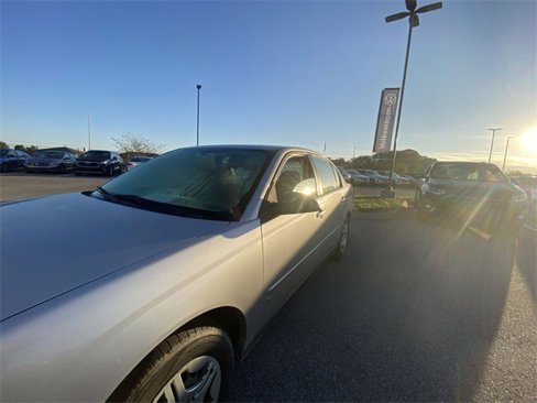 Used 2006 Chevrolet Malibu LS image 2