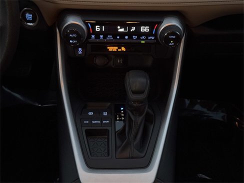 Used 2019 Toyota RAV4 XLE image 15