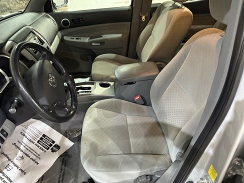 Used 2010 Toyota Tacoma PreRunner image 10