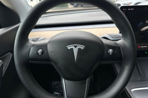 Used 2022 Tesla Model Y Long Range image 19