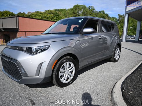 Used 2023 Kia Soul LX image 1