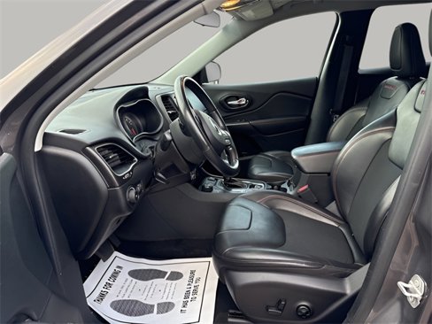 Used 2019 Jeep Cherokee Trailhawk w/ Cold Weather Group image 6