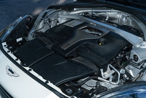 Used 2021 Aston Martin DBX image 11