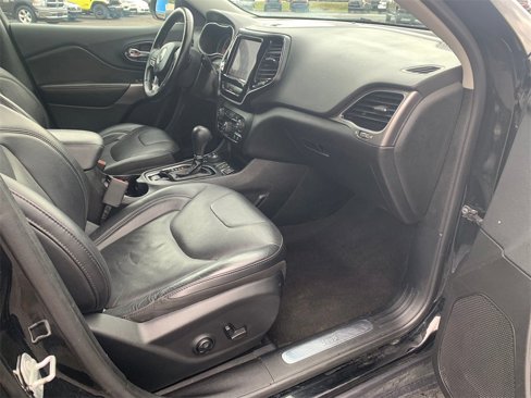 Used 2019 Jeep Cherokee Limited image 10