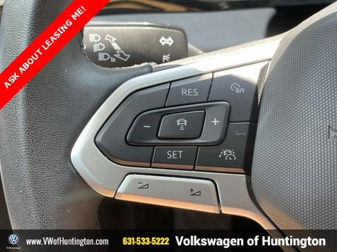 Certified 2025 Volkswagen Jetta SE w/ Sunroof Package image 20