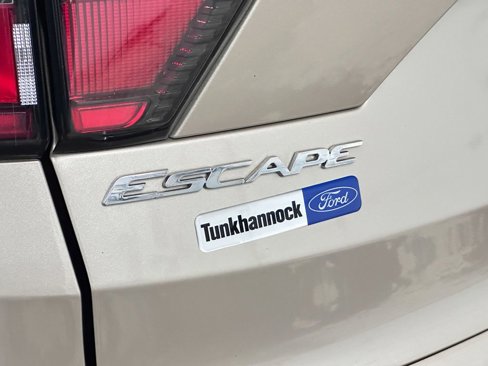 Used 2018 Ford Escape SEL image 15