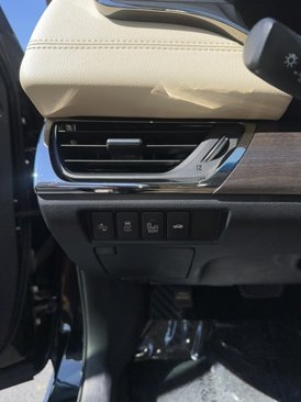 Used 2017 Toyota Avalon XLE image 10
